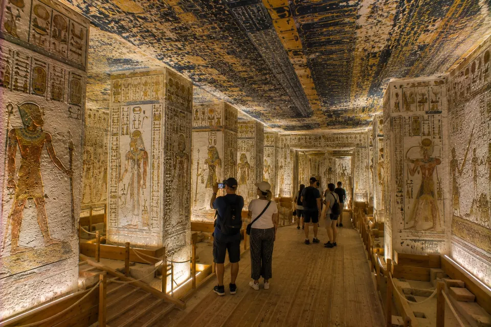 Painted pillared hall of a royal tomb