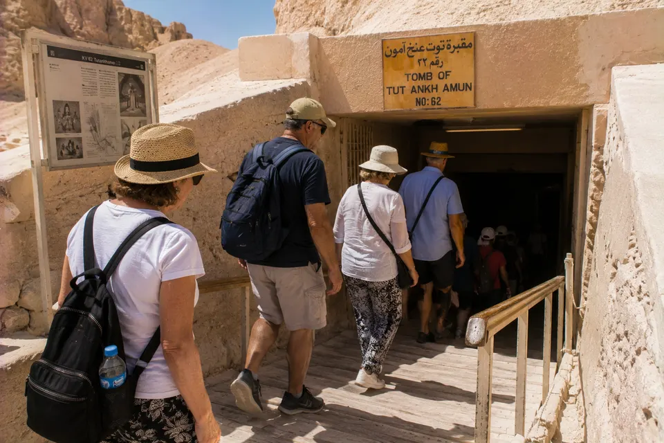 Visitors at the entrance of the tomb of Tutankhamun
